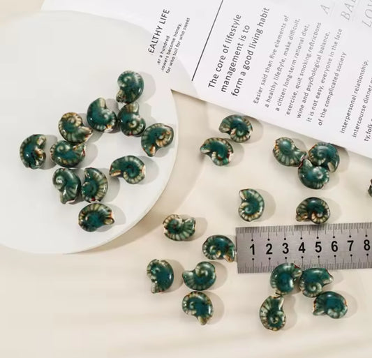 BBB 215 (e) Dark Green Conch Shell Porcelian Ceramic bead ( 1 pc ) High Shine ( 21:16 mm )
