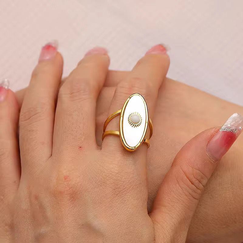 SJ 496 - Retro white pearl shell ring - premium collection - 18k Gold PVD plated stainless steel - Anti tarnish - Wholesale