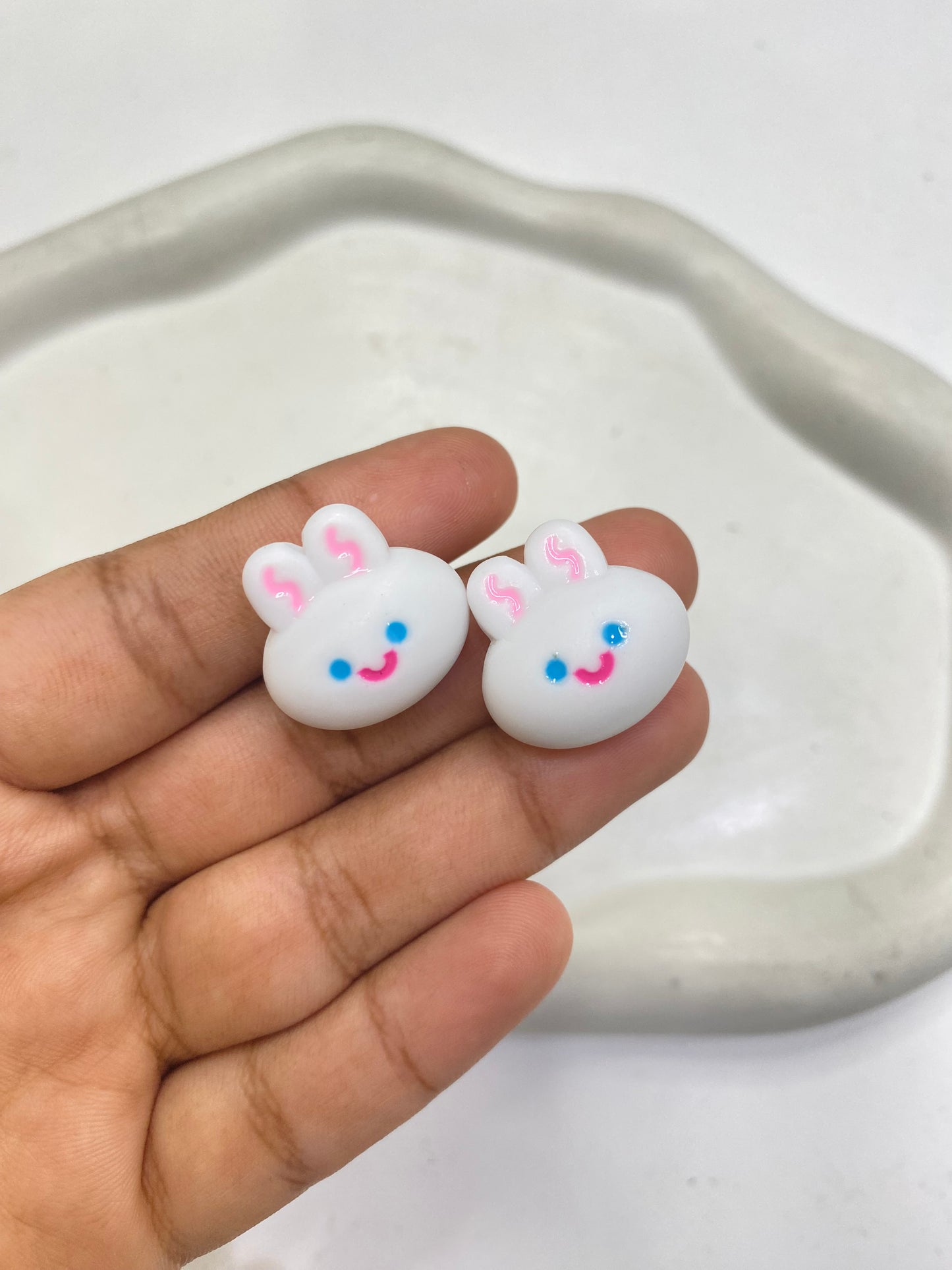 BBB 062 (e) White Cartoon Rabbit  Acrylic bead ( 1 pc )