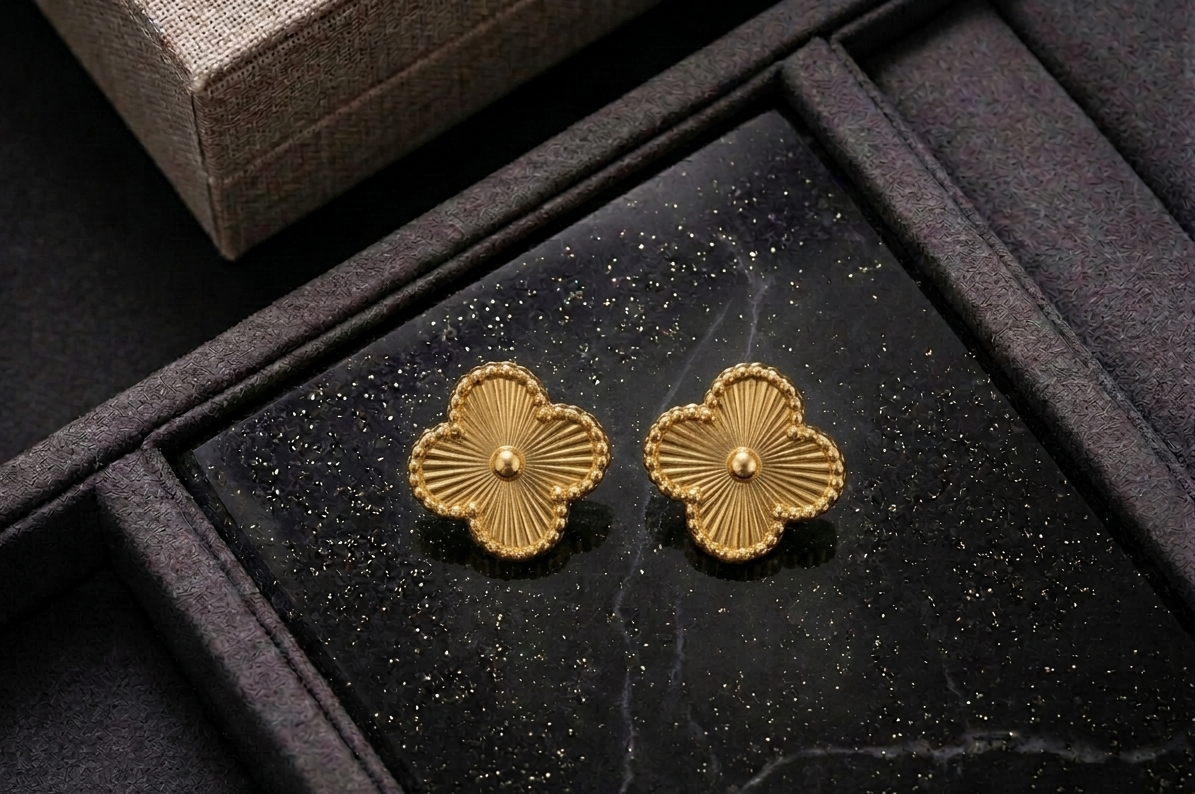 ESJ19F Clover textured EARRING - 18K GOLD PVD plated 316 stainless steel - Anti tarnish
