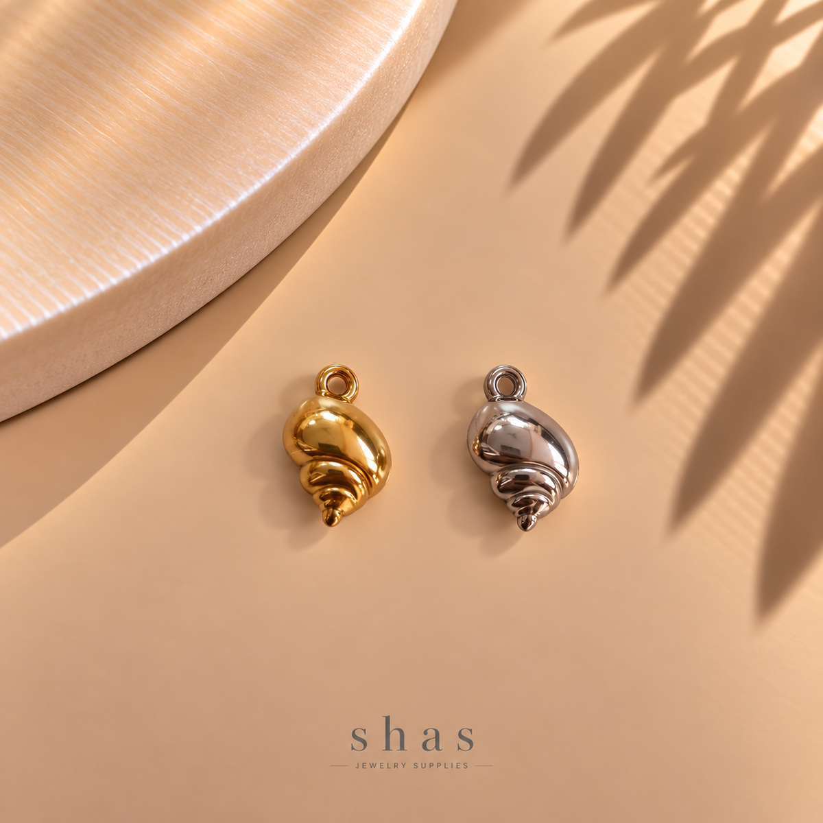 SC22Q Conch Seashell Charm ( 1 pc ) PVD Plated