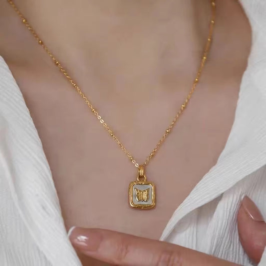 NSJ05C Butterfly white shell Necklace - 18k gold PVD plated 316 stainless steel - Anti tarnish - Wholesale
