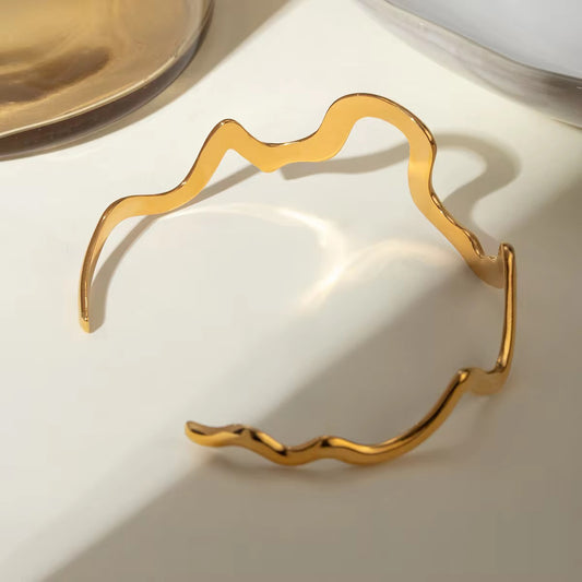 SJ 398 Wavy cuff bracelet - Premium 18k Gold PVD plated stainless steel - Anti tarnish - Wholesale