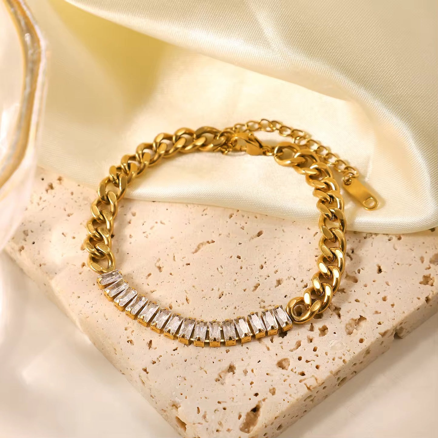 SJ 400 Zircon Cuban chain bracelet - 18k Gold PVD plated stainless steel - Anti tarnish - Wholesale
