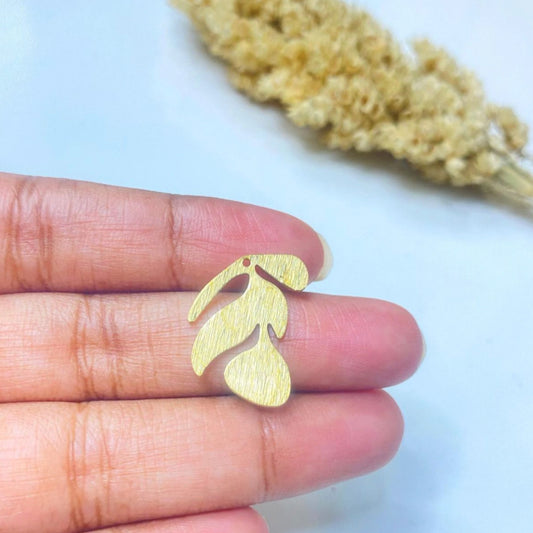 SS 207 textured D hollow charm
