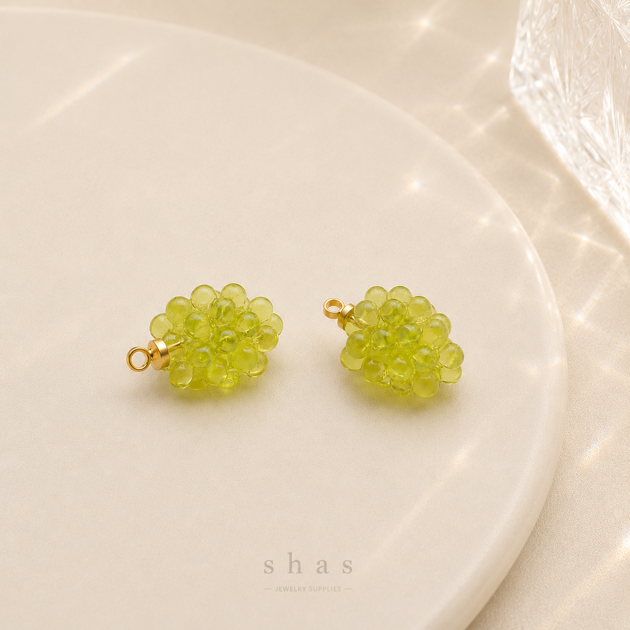 GPC15E Green Grape charm ( 1 pc ) Anti tarnish