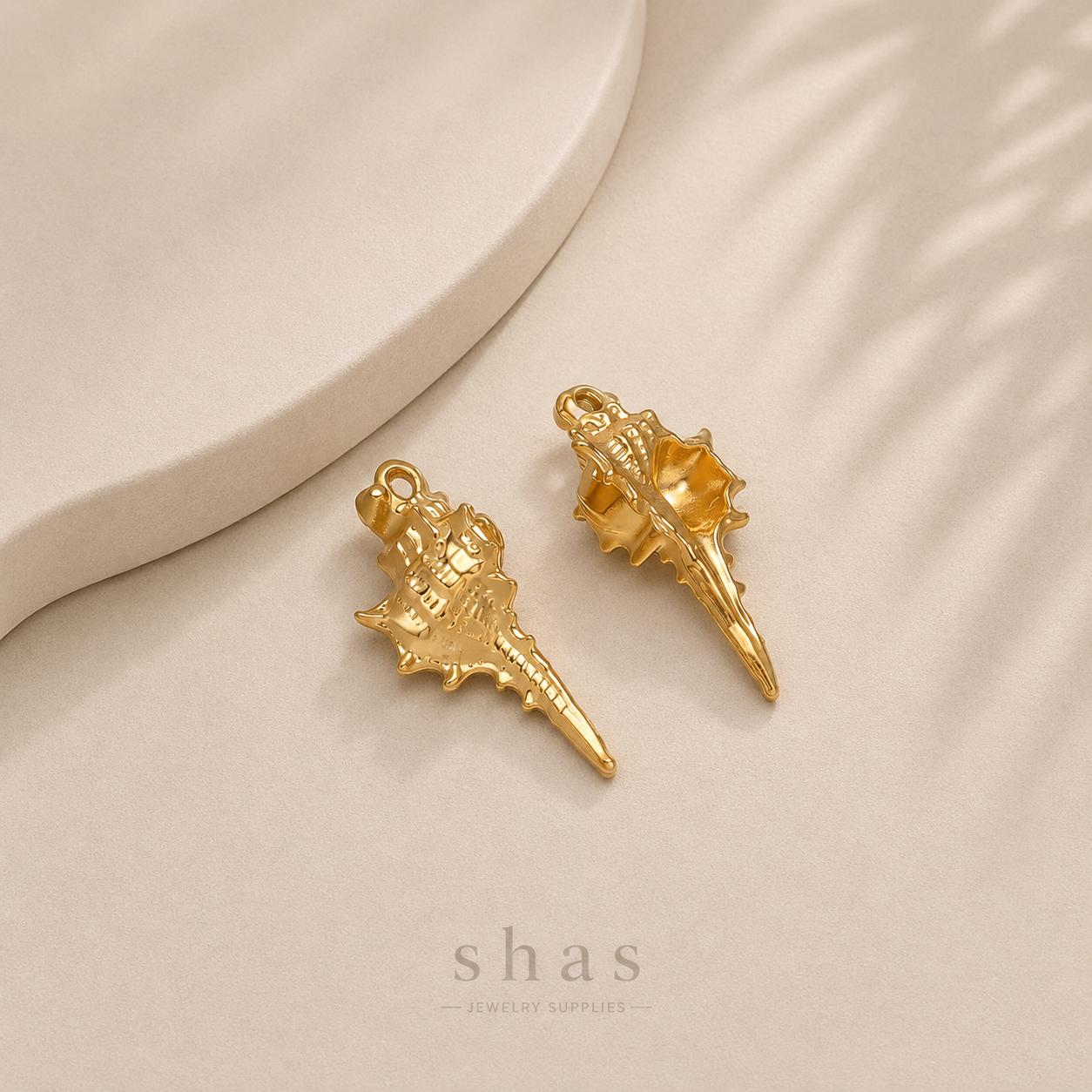SC17Q Conch charm ( 1 pc ) 18k Gold PVD