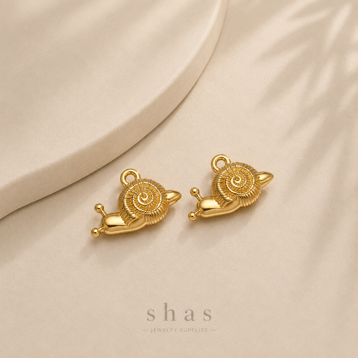 SC17S Snail Tiny charm ( 1 pc ) 18k Gold PVD