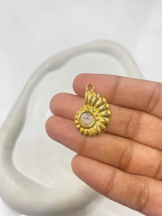 SS 2630 ShellEnamel charm 18k Gold plated stainless steel ( 1 piece ) Anti tarnish