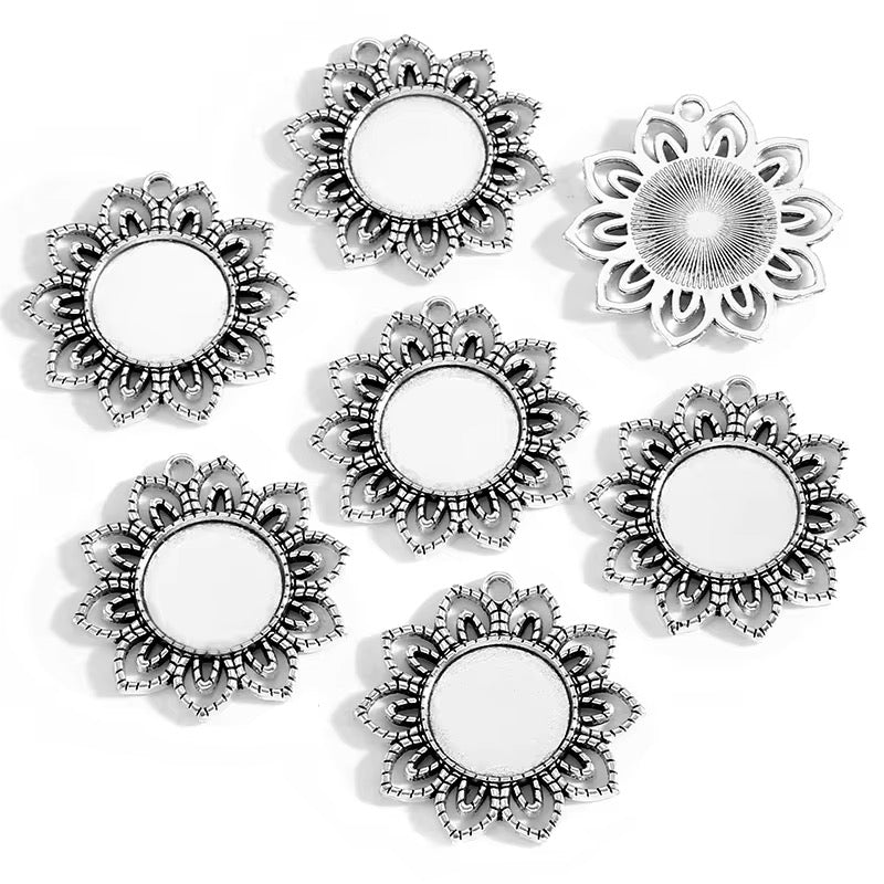 BBB 317 (a) Floral Round Silver cabochon connector ( 1 pc ) tarnish resistant ( 37:37 mm )