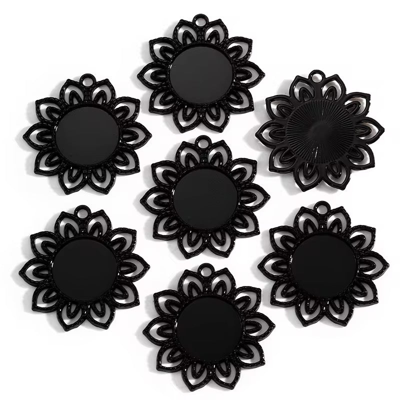 BBB 317 (b) Floral Round Black cabochon connector ( 1 pc ) tarnish resistant ( 37:37 mm )
