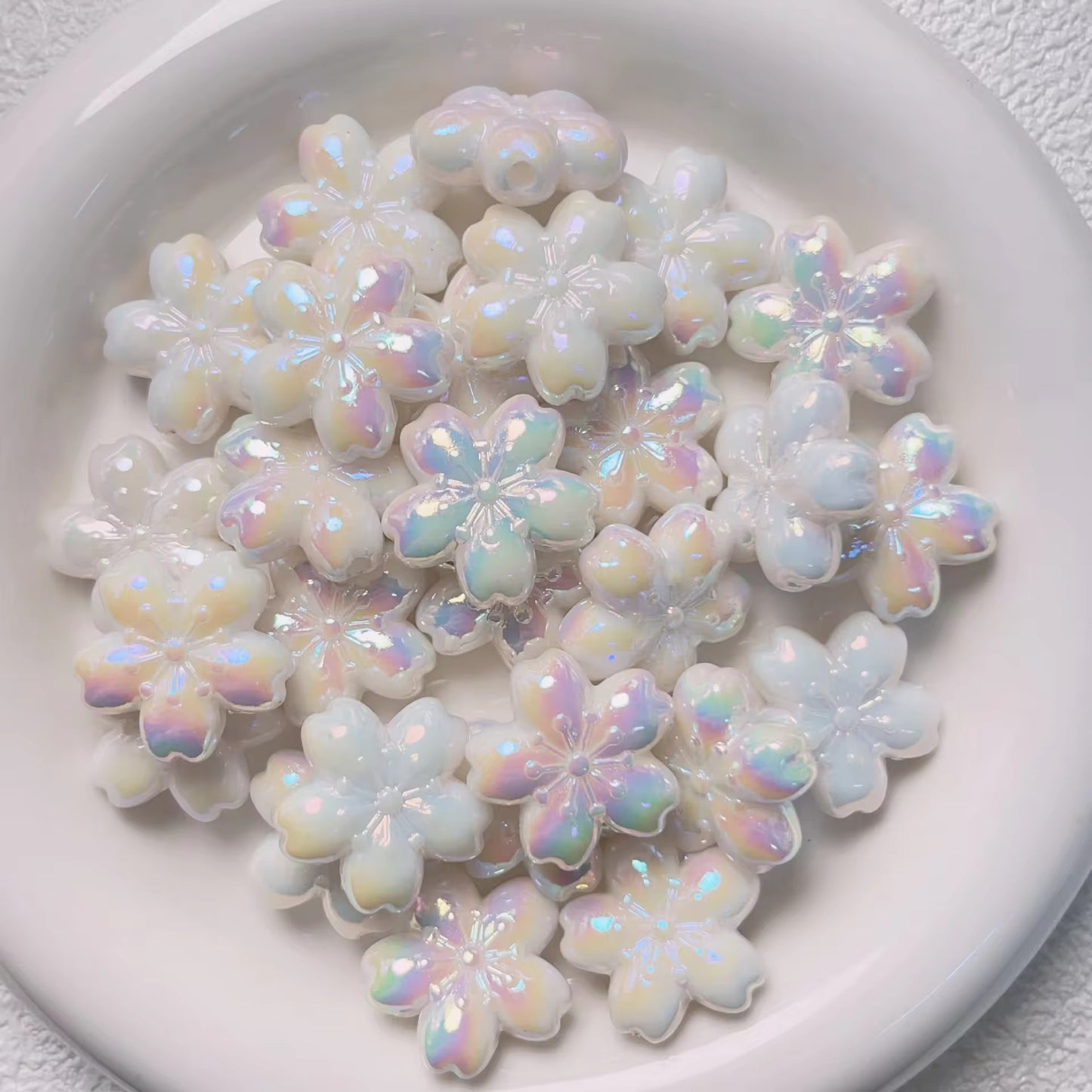 BBB 167 (C) White blossom 🌸 flower shiny irrediscent luminous Acrylic bead ( 1 pc )