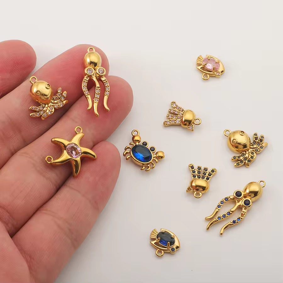 SS 1292 Octopus Zircon Big charm 18k Gold PVD plated 316 stainless steel ( 1 pc ) Anti tarnish ( 25:9 mm )