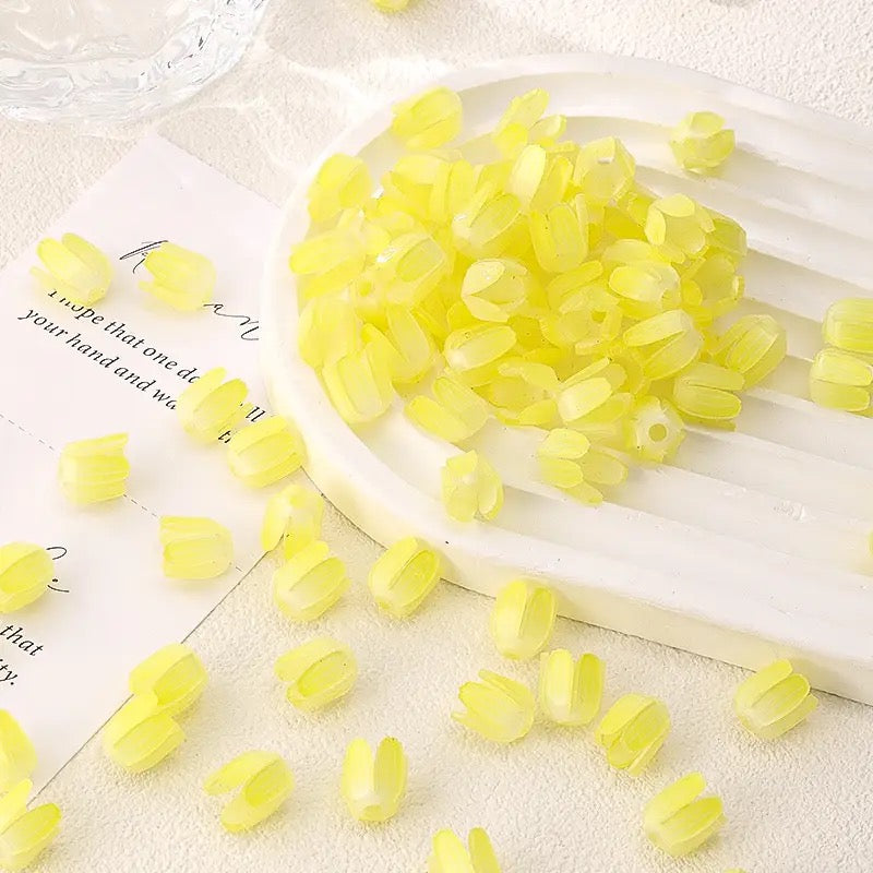AC 2028 tulip flower bud shiny Acrylic bead ( 1 pc )