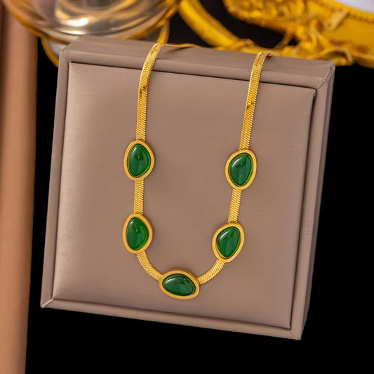 NSJ27E Emerald Stone Snake Necklace - 18k Gold pvd plated 316 stainless steel - Anti tarnish