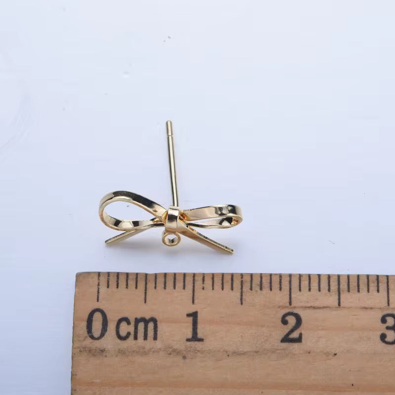 GPS03H Bow Stud ( 2 pc ) 18k Gold