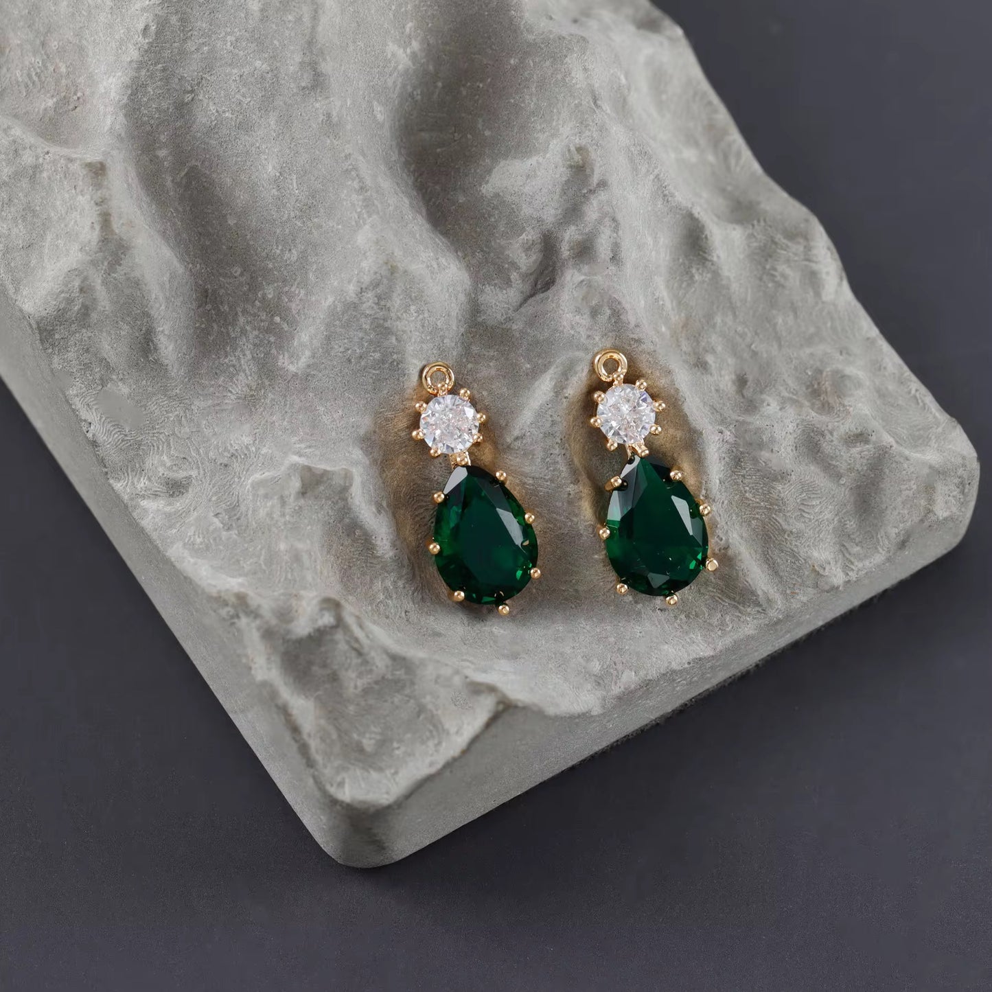 GPC10 M (2) Emerald Zircon Teardrop Crystal charm ( 1 pc ) Anti tarnish