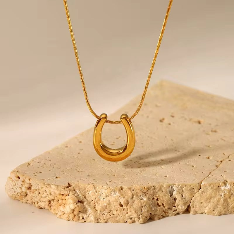SJ 140 U shaped horseshoe snake chain Necklace - 18k Gold PVD Plated stainless steel - Anti tarnish
