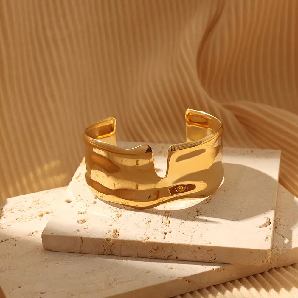 SS 126 Chunky Wavy bracelet cuff - 18k stainless steel - Anti tarnish - premium wear - Wholesale