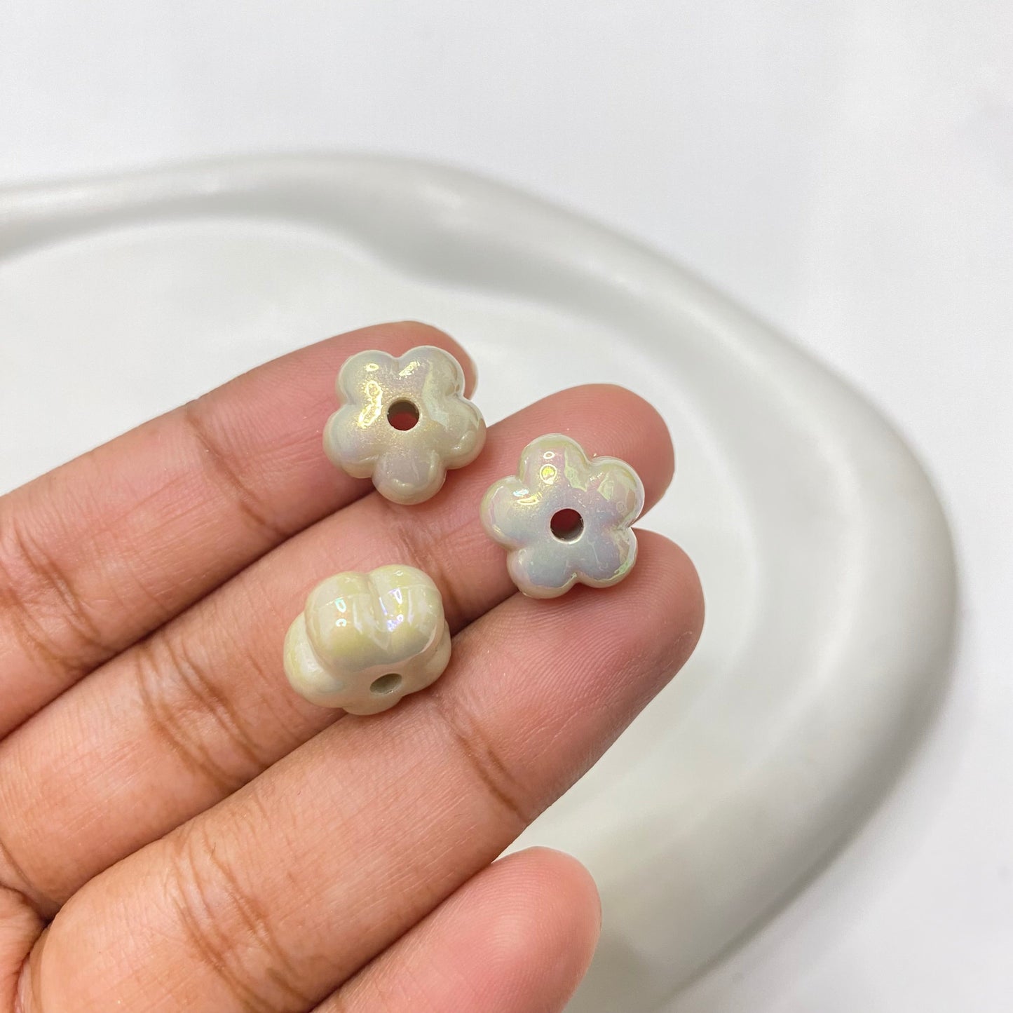 AB40 Flower uv plated shiny irrediscent Acrylic bead (1PC)