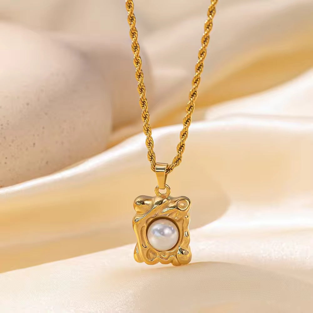 SS 180 Luxury Pearl necklace- 18k gold plated stainless steel - Anti tarnish - Wholesale