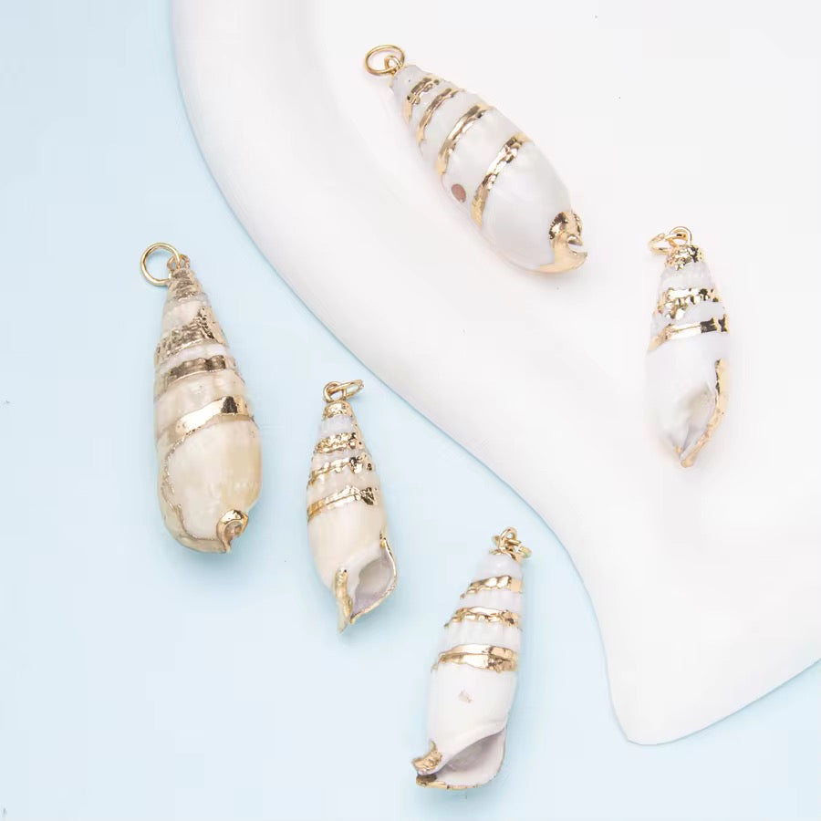 SC 08 Conch shell 18k gold plated charm ( 1 pc ) - anti tarnish