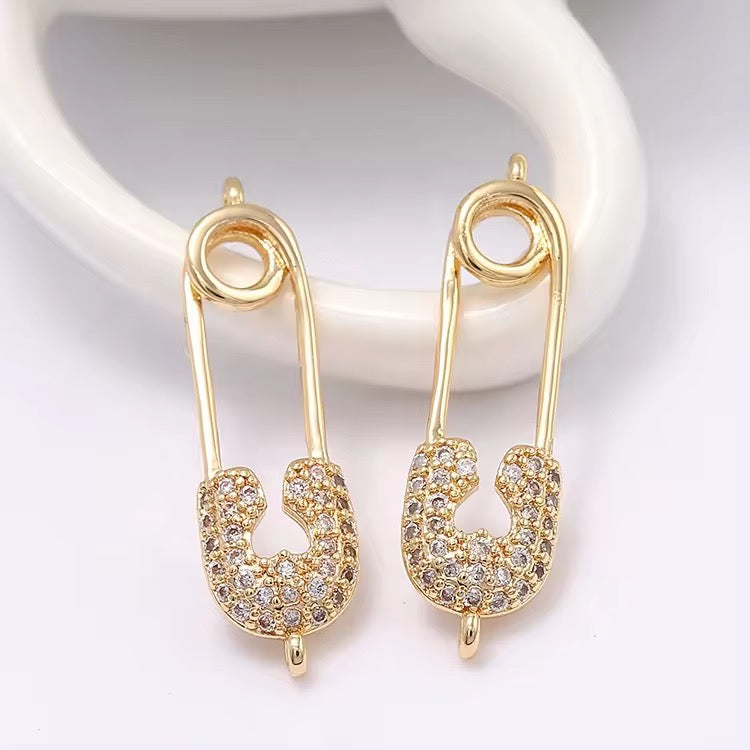 CZ 2380 Zircon safety pin connector 18k gold plated charm ( 1 pc ) - anti tarnish