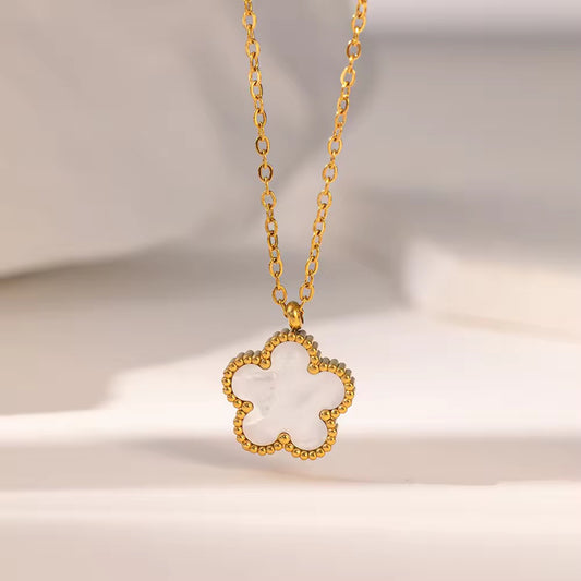 SS 249 White Clover Flower Necklace - 18k gold plated stainless steel - Anti tarnish - Wholesale