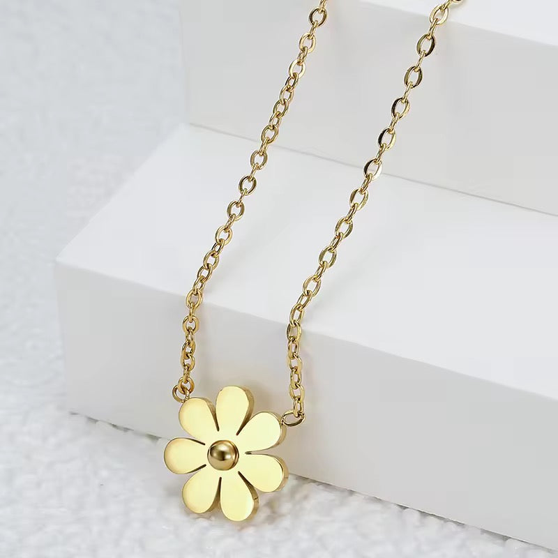 SS 260 Dainty Daisy floral Necklace - 18k gold plated stainless steel - Anti tarnish - Wholesale
