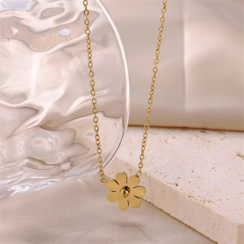 SS 260 Dainty Daisy floral Necklace - 18k gold plated stainless steel - Anti tarnish - Wholesale