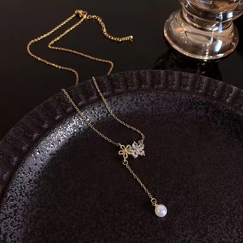 SS 287 Sparkling flower pearl Necklace - 18k gold PVD plated stainless steel - Anti tarnish - Wholesale