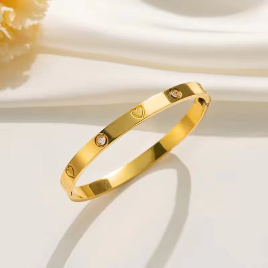 SJ 298 Heart Embedded zircon Bangle Bracelet - 18k gold PVD plated stainless steel - Anti tarnish - Wholesale