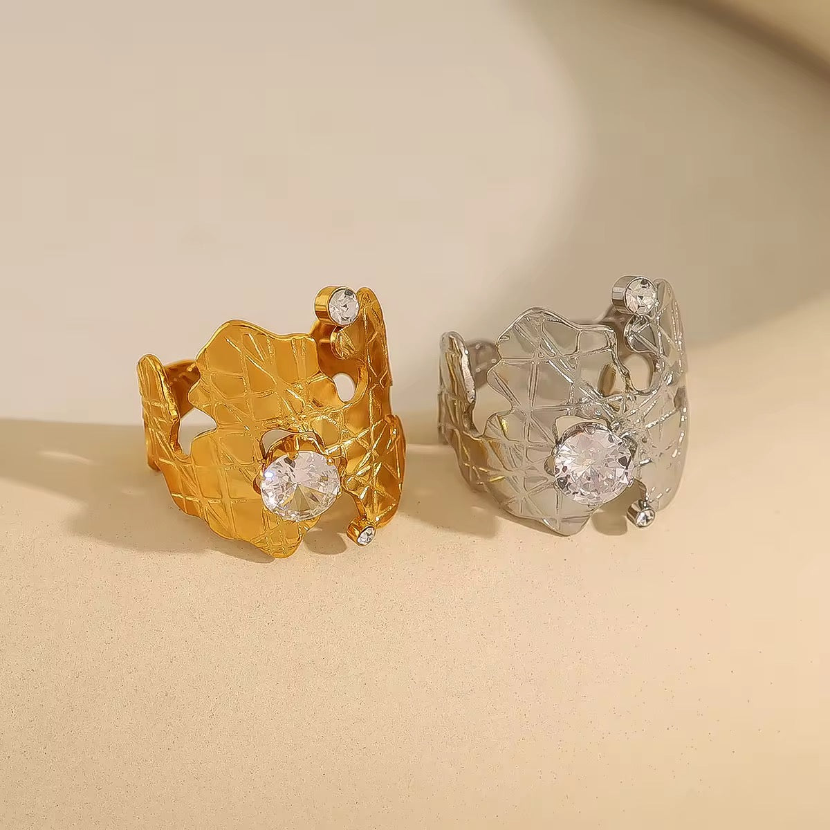 SJ 326 Zircon Textured Ring Adjustable - 18k gold PVD plated stainless steel - Anti tarnish - Wholesale