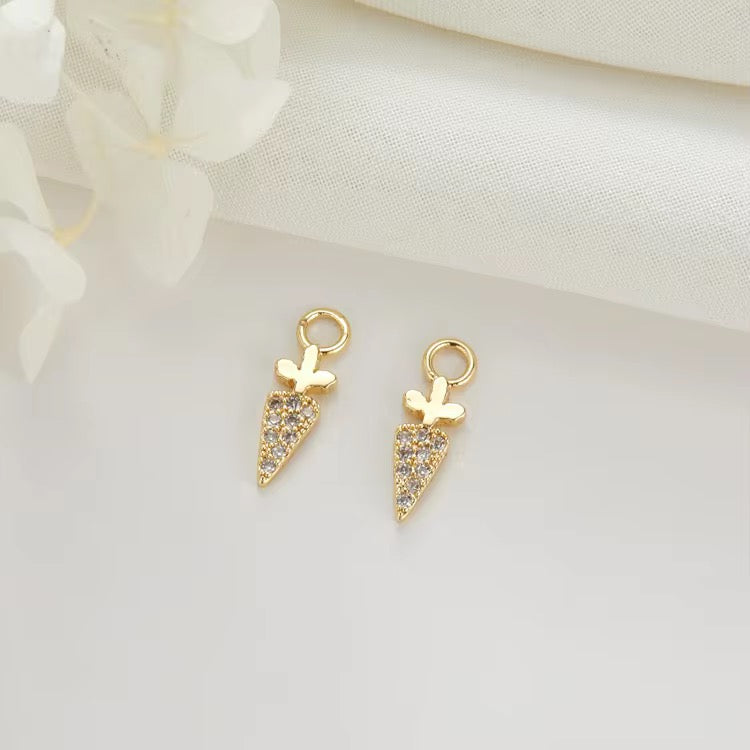 GPC12N Carrot zircon Charm 14k gold plated ( 1 pc ) Anti tarnish