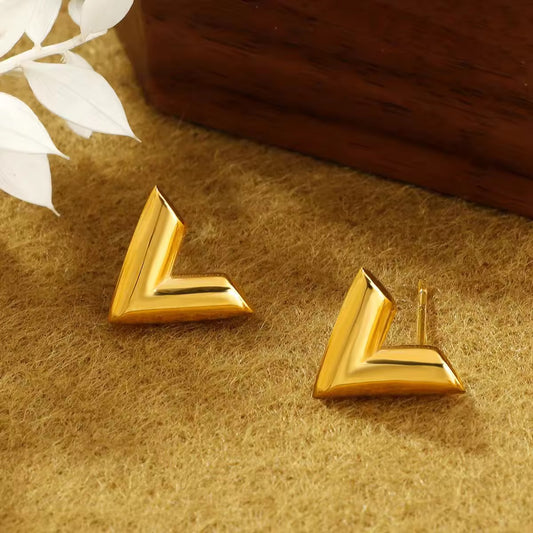 SJ 346 V shaped stud Earrings - 18k gold plated stainless steel - Anti tarnish - Wholesale