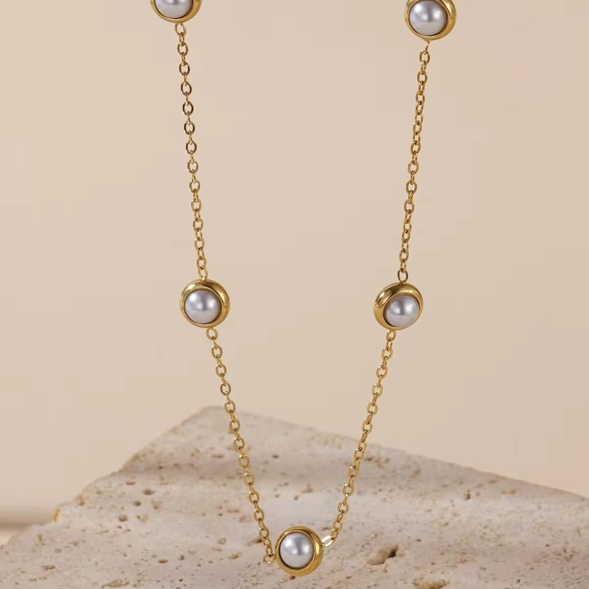 SJ 348 Dainty Pearl Necklace - 18k gold plated stainless steel - Anti tarnish
