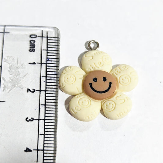 RM01K Smiley Flower Resin Charm ( 1 PC )