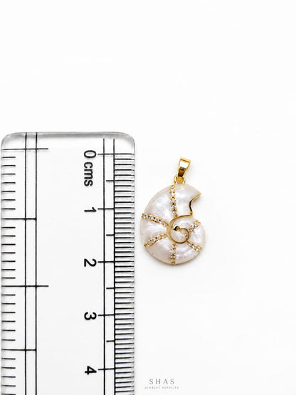 GPC19T Sea Conch Shell Zircon Pendant Charm ( 1 PC ) Premium Plated