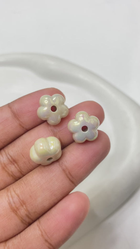 BBB 132 (E) Flower uv plated shiny irrediscent Acrylic bead (1PC)