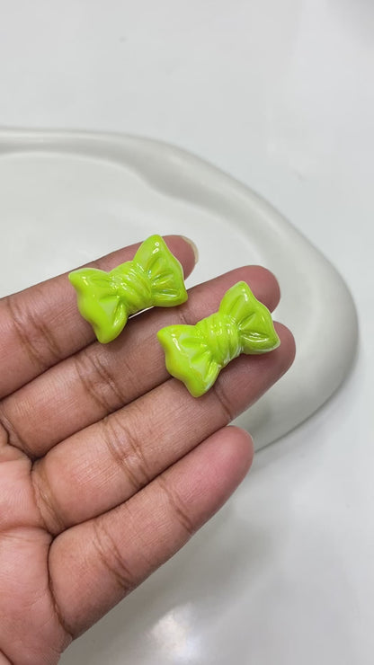 BBB 138 (D) Candy bow shiny irrediscent Acrylic bead (1PC)