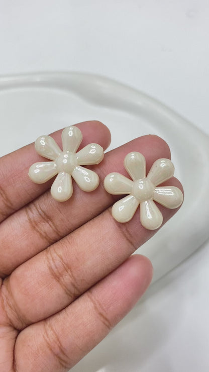 AB33 Uv plated shiny irrediscent Acrylic flower bead (1PC)