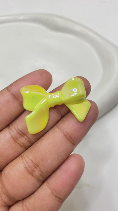 BBB 124 (L)  Bow uv plated shiny irrediscent Acrylic bead (1PC)