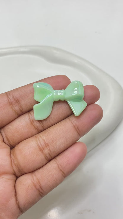 BBB 124 (O) Bow uv plated shiny irrediscent Acrylic bead (1PC)